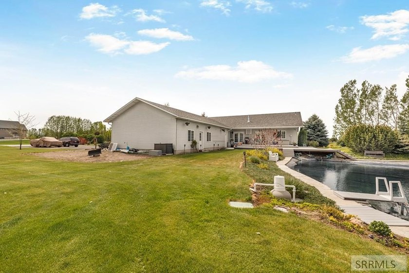 THIS PROPERTY IS CURRENTLY UNDER CONTRACT WITH A 48 HR FIRST - photo 31