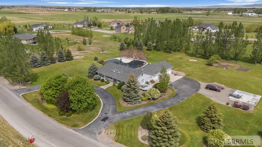 THIS PROPERTY IS CURRENTLY UNDER CONTRACT WITH A 48 HR FIRST - photo 33
