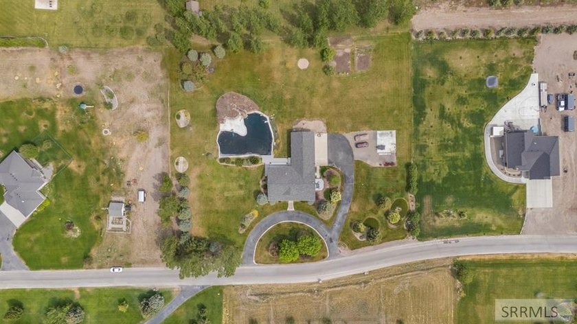 THIS PROPERTY IS CURRENTLY UNDER CONTRACT WITH A 48 HR FIRST - photo 35