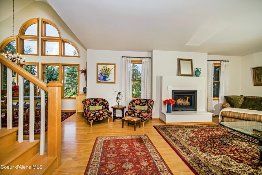 Beautifully crafted 3 bedroom, 2.5 bath home offering quality - photo 4