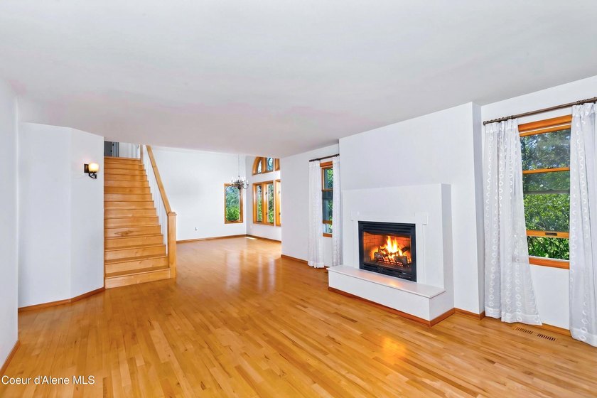 Beautifully crafted 3 bedroom, 2.5 bath home offering quality - photo 10