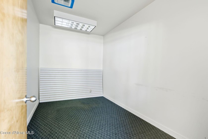 Location, Location Location! This is a great opportunity to own - photo 8