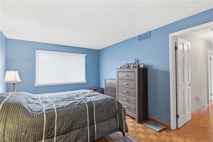 * Beautifully Designed 2nd floor End Unit with direct access - photo 18