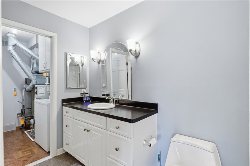 * Beautifully Designed 2nd floor End Unit with direct access - photo 20