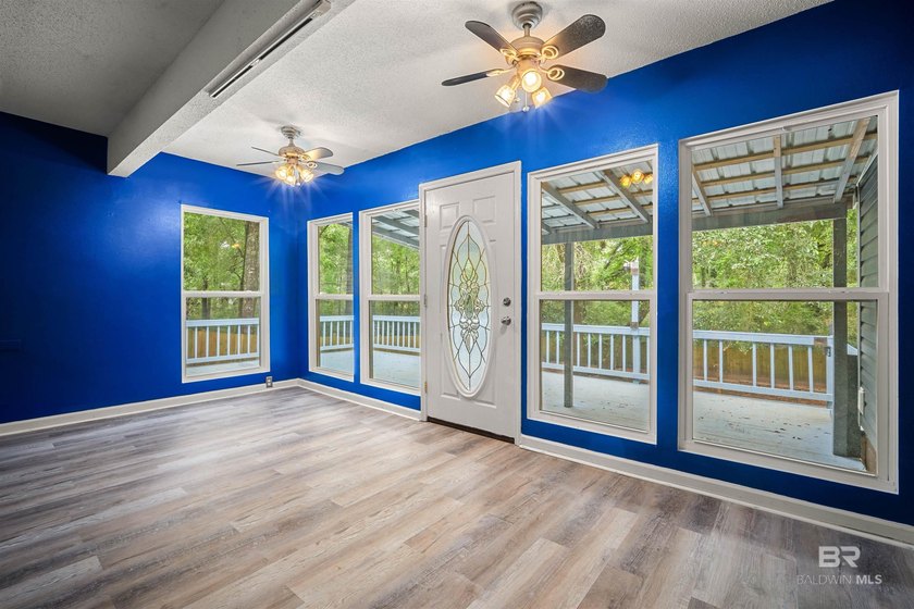 Seller is offering a paint allowance. This well-maintained home - photo 22
