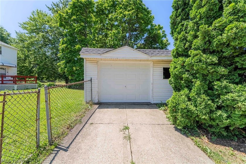 Charm meets function on this corner-lot gem in a pocket of - photo 28