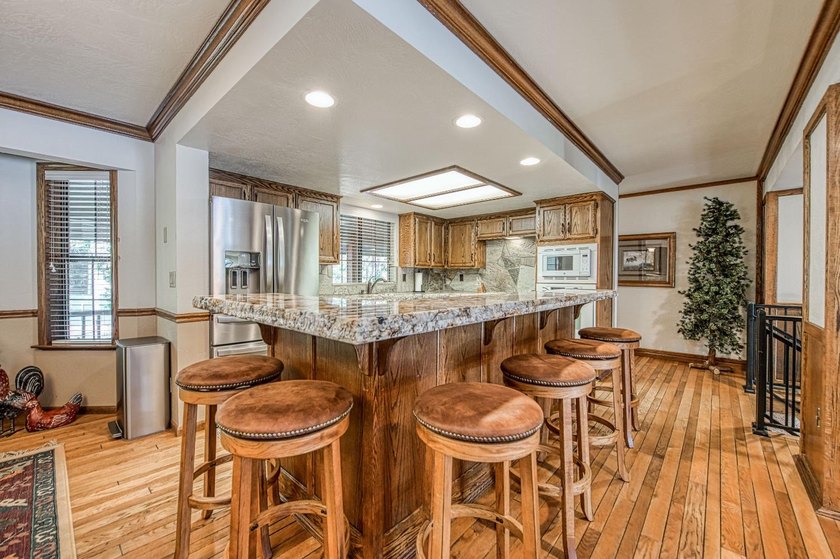 Lake view and boat slip! Don't miss out on this amazing rare - photo 22
