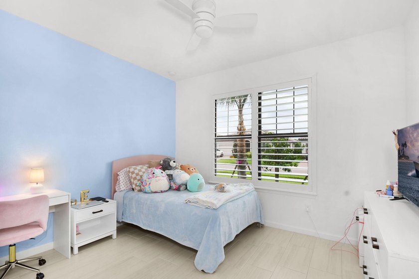 Move-in ready, this spacious 5bed, 4bath CBS home sits on a - photo 12