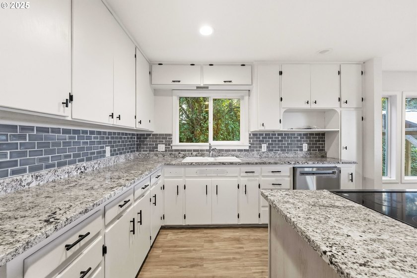 BACK ON MARKET WITH IMPROVEMENTS! Beautifully updated 3 bed 2 - photo 12