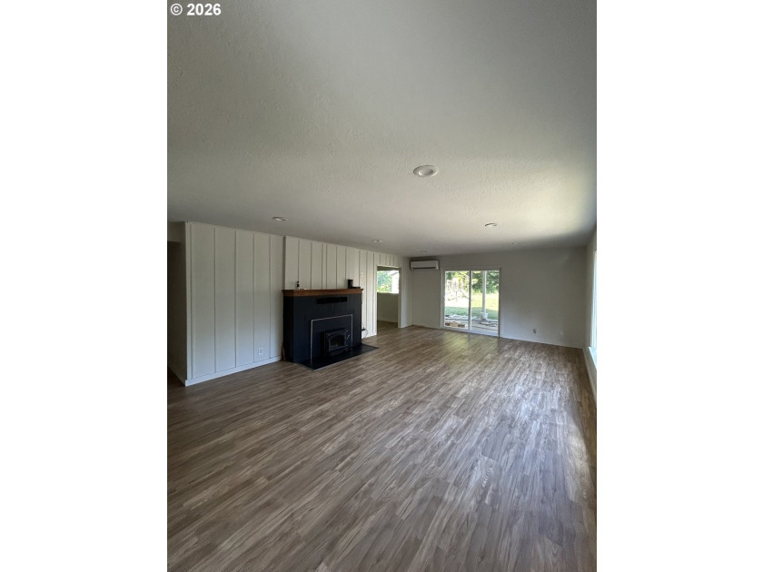 BACK ON MARKET WITH IMPROVEMENTS! Beautifully updated 3 bed 2 - photo 16