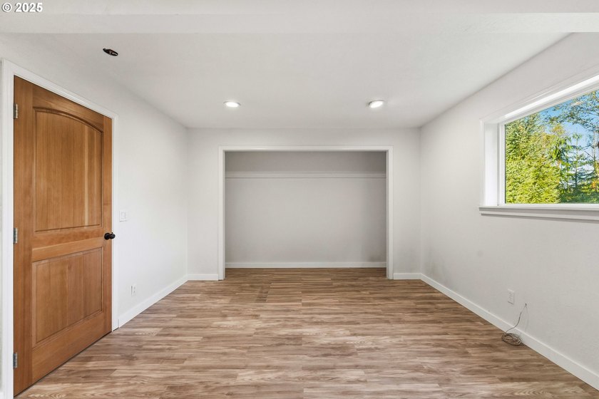 BACK ON MARKET WITH IMPROVEMENTS! Beautifully updated 3 bed 2 - photo 21