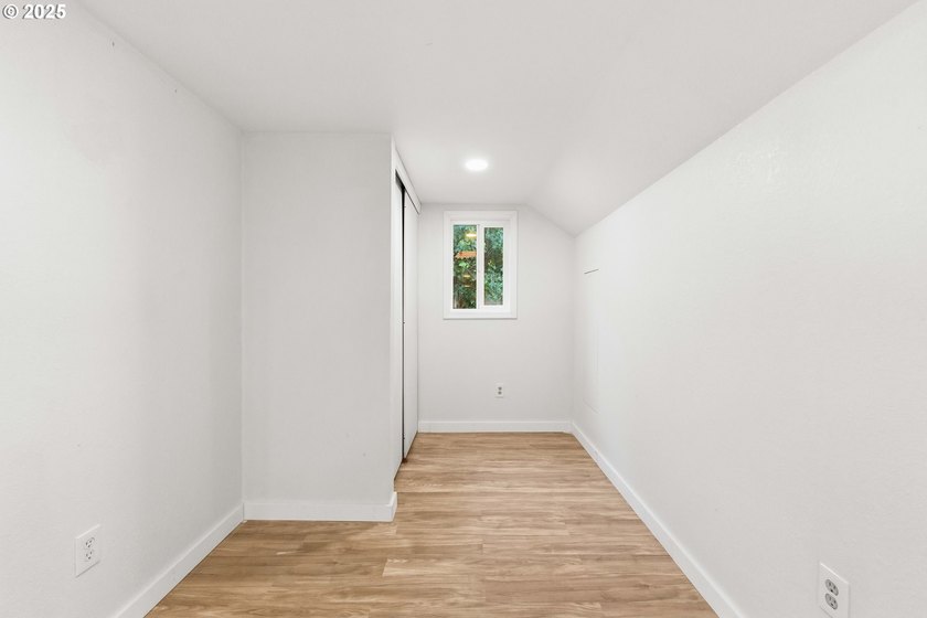 BACK ON MARKET WITH IMPROVEMENTS! Beautifully updated 3 bed 2 - photo 24