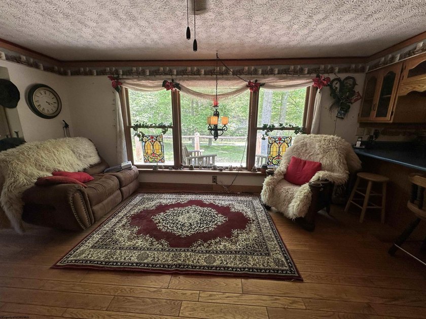 Bring your vision to this spacious 4-bedroom, 2-bath - photo 5