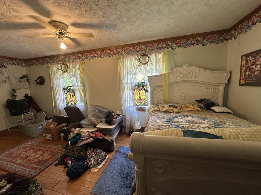 Bring your vision to this spacious 4-bedroom, 2-bath - photo 9