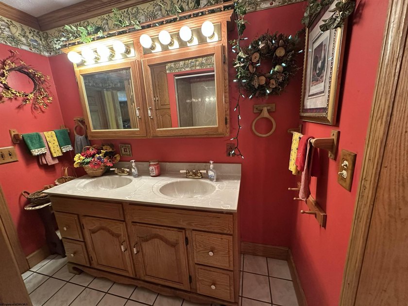 Bring your vision to this spacious 4-bedroom, 2-bath - photo 10
