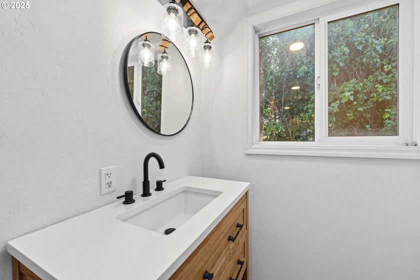 BACK ON MARKET WITH IMPROVEMENTS! Beautifully updated 3 bed 2 - photo 31