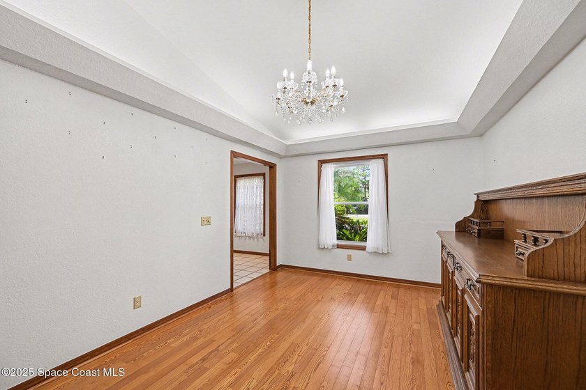 ***Motivated seller says bring offers*** This charming 4 bed / 4 - photo 7