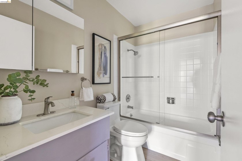 Chic top floor condo in the desirable Crescent Villa - photo 13