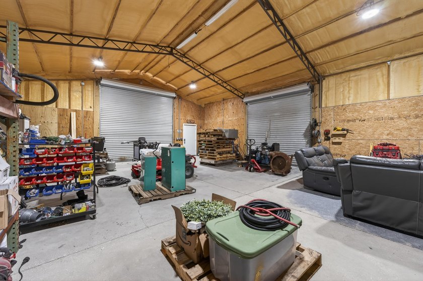 Income producing, potential Barndominiom. live and operate a - photo 32