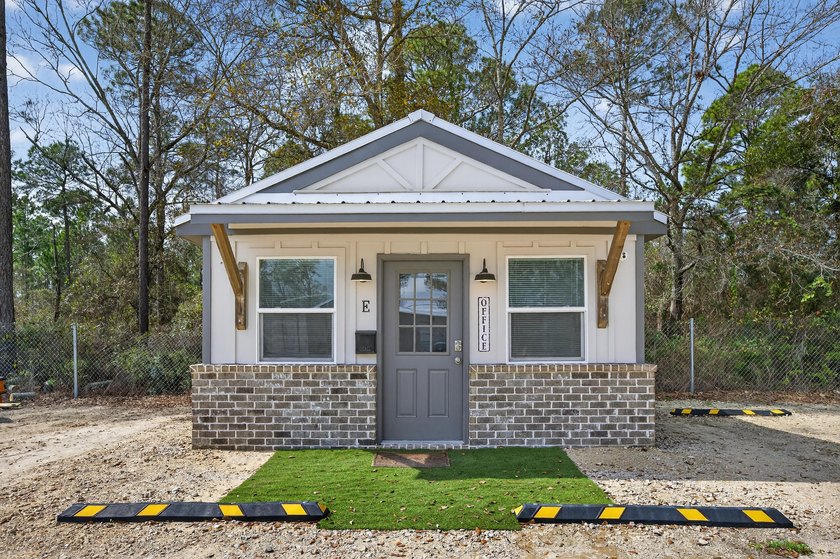 Income producing, potential Barndominiom. live and operate a - photo 34