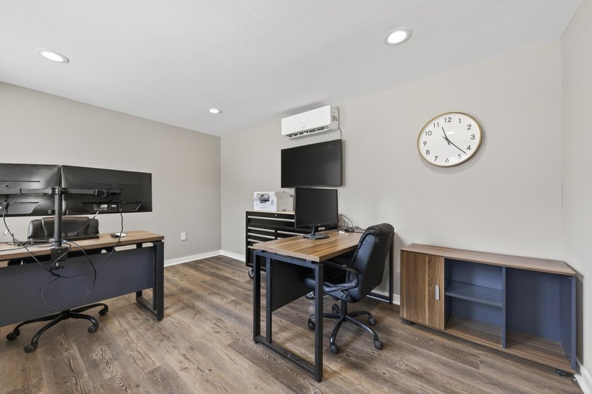 Income producing, potential Barndominiom. live and operate a - photo 36