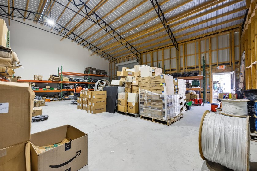 Income producing, potential Barndominiom. live and operate a - photo 48