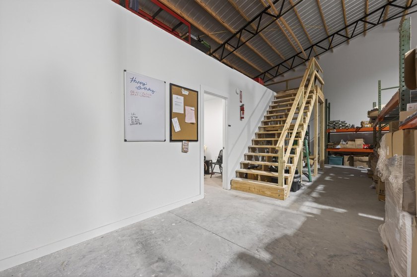 Income producing, potential Barndominiom. live and operate a - photo 49