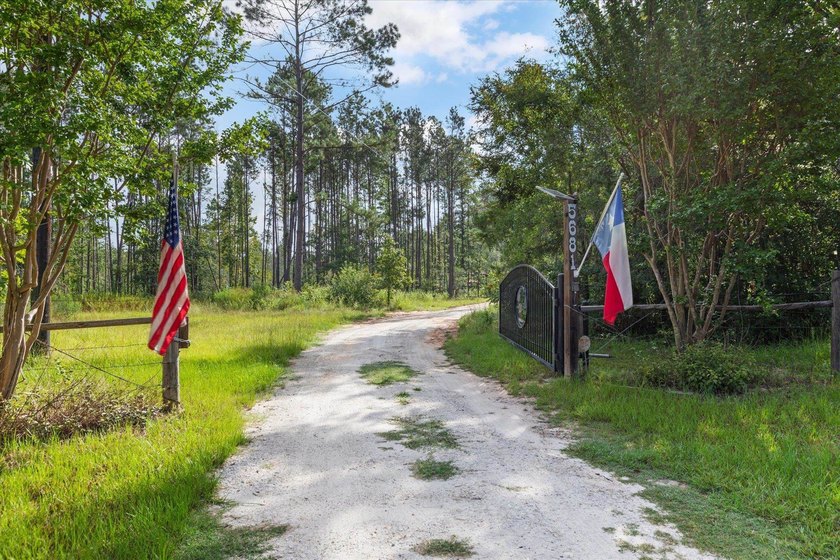 Discover an exceptional opportunity to own a nearly 80 acre RV - photo 3