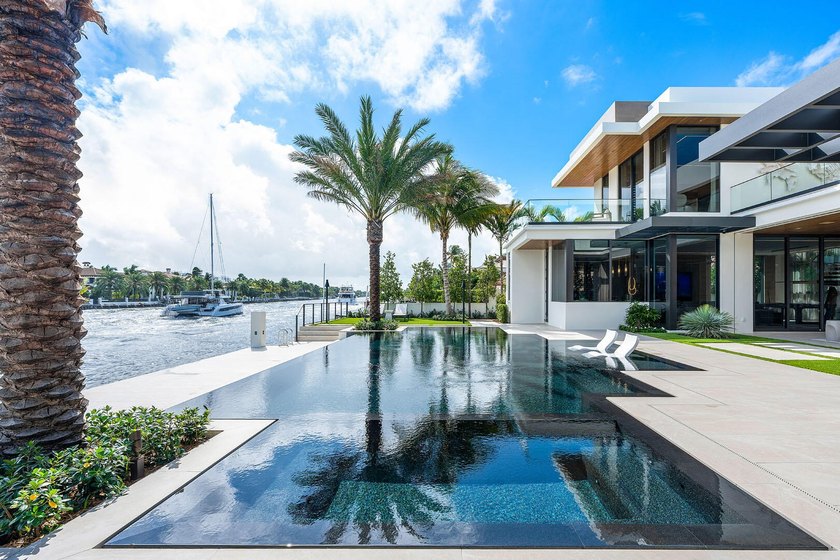 Experience a new pinnacle of luxury in this recently completed - photo 29