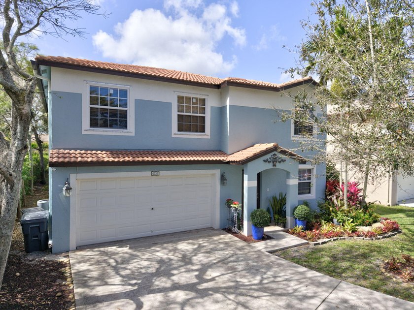 Discover this 2-story, 4-bed, 2.5-bath home w/ 2-car garage - photo 2