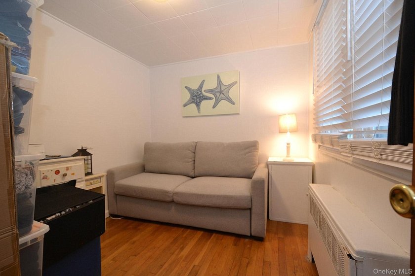3 Bedroom, 1 bath home offering a formal living room - photo 4
