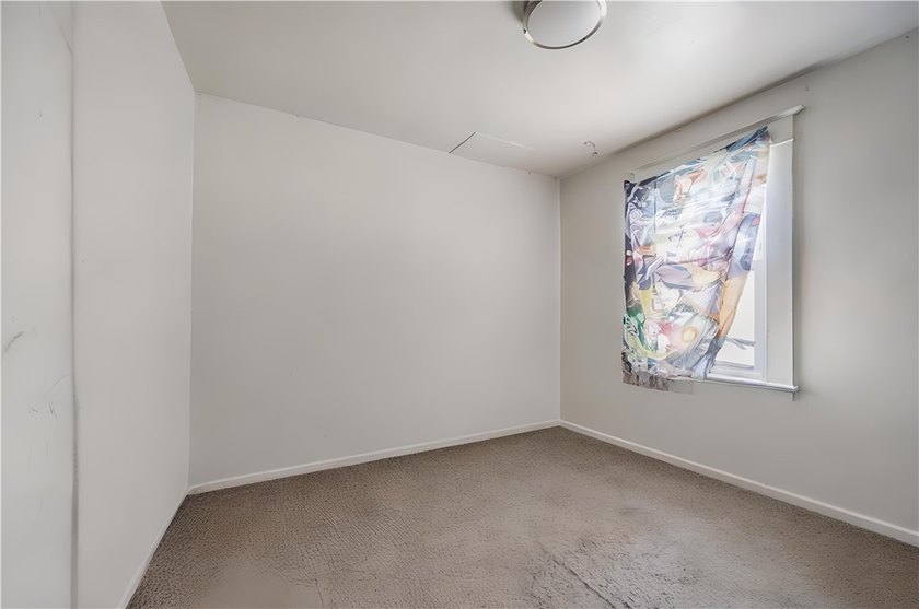 Opportunity knocks! Spacious duplex featuring two 3-bedroom - photo 14