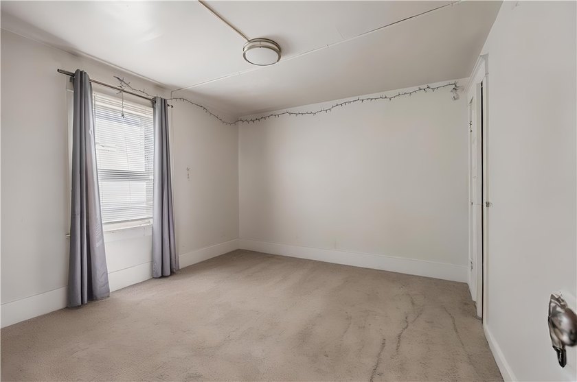Opportunity knocks! Spacious duplex featuring two 3-bedroom - photo 15