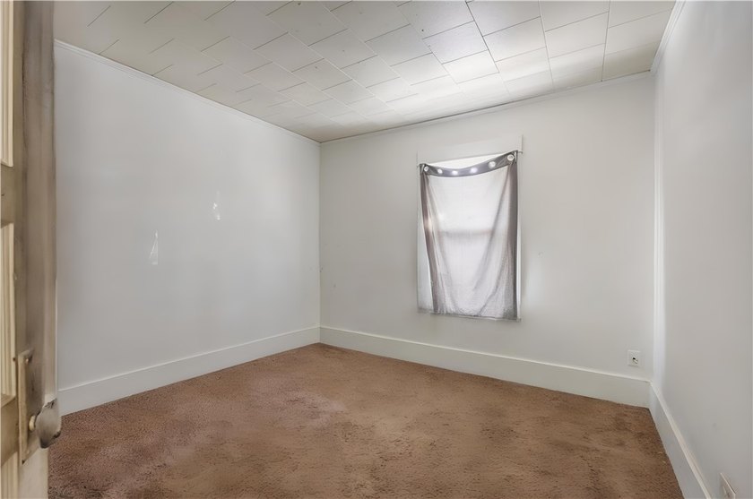 Opportunity knocks! Spacious duplex featuring two 3-bedroom - photo 19
