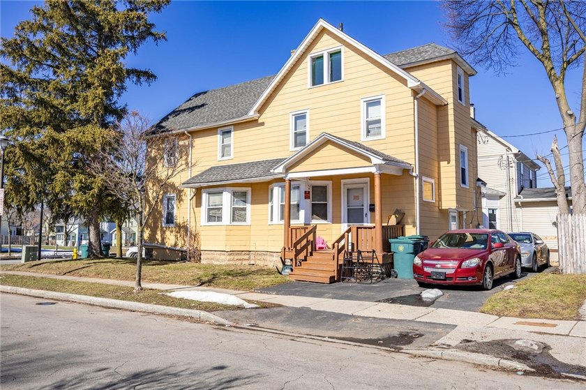 Opportunity knocks! Spacious duplex featuring two 3-bedroom - photo 22