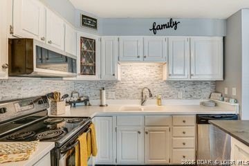 Location, location, location! This stunningly renovated 2 bed, 2 - photo 12