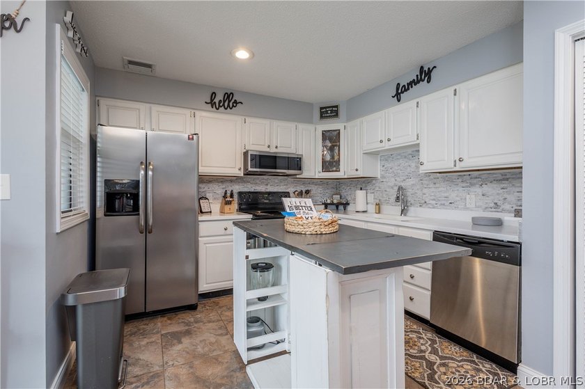 Location, location, location! This stunningly renovated 2 bed, 2 - photo 14