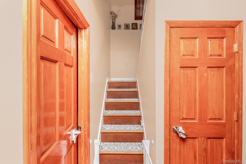 Welcome to 2234 Kingsland Ave - a cozy home on a quiet - photo 17