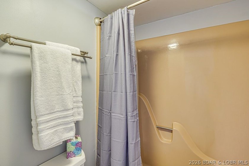 Location, location, location! This stunningly renovated 2 bed, 2 - photo 21
