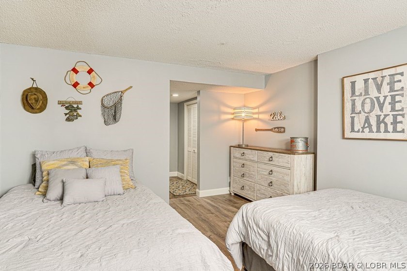 Location, location, location! This stunningly renovated 2 bed, 2 - photo 24