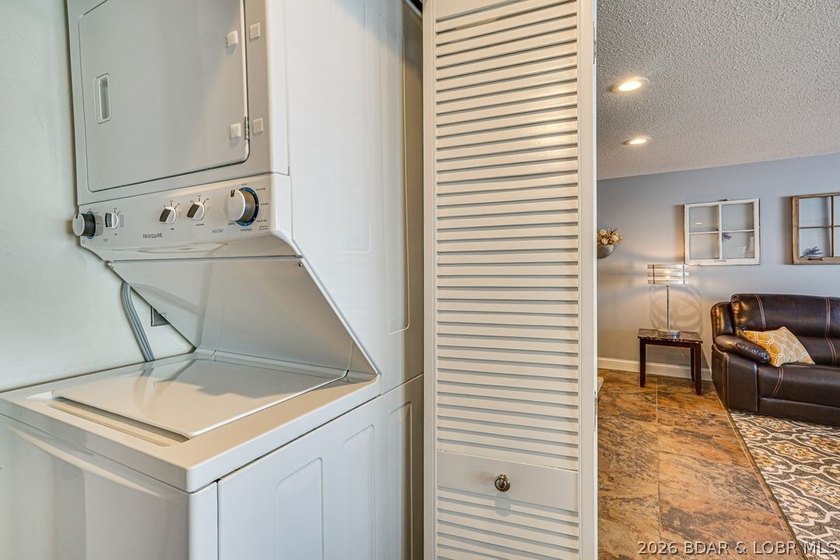 Location, location, location! This stunningly renovated 2 bed, 2 - photo 28