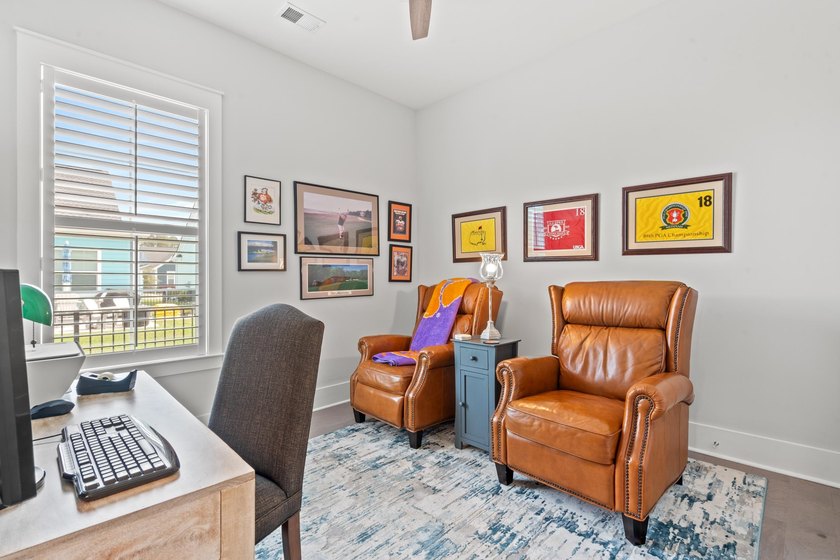 Beautifully upgraded 3-bedroom, 2.5-bath home located in the - photo 28