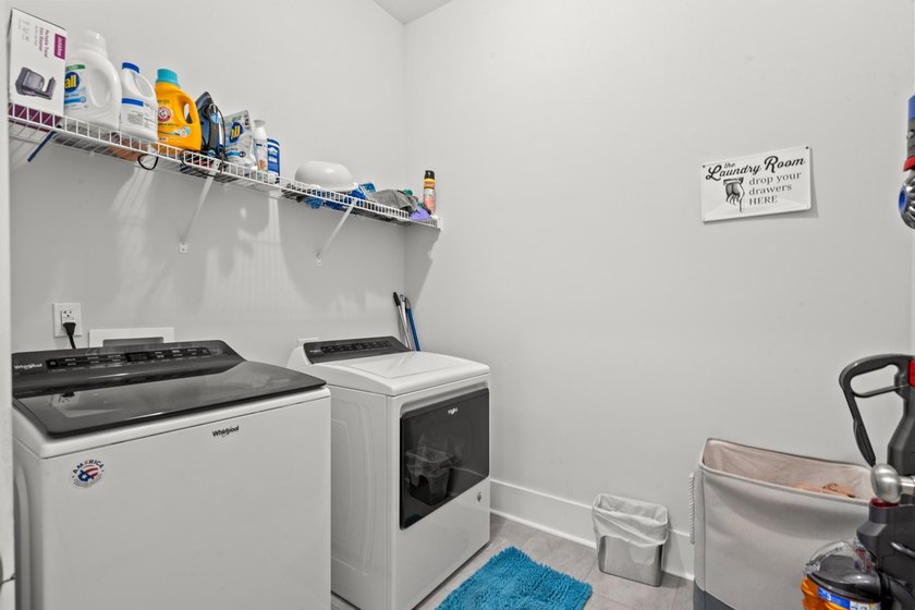 Beautifully upgraded 3-bedroom, 2.5-bath home located in the - photo 31