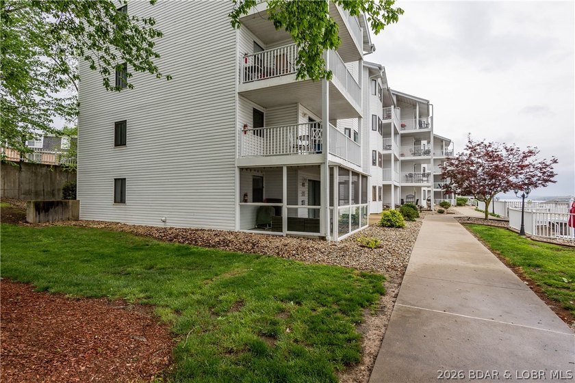 Location, location, location! This stunningly renovated 2 bed, 2 - photo 39