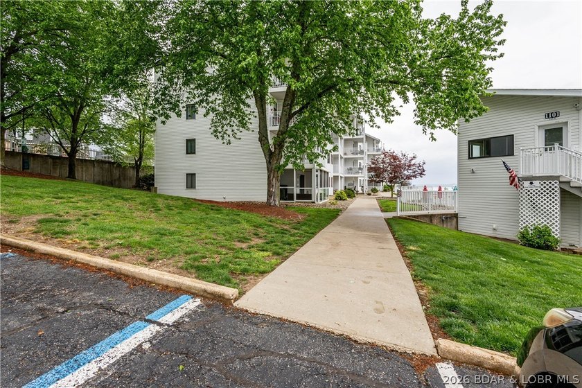 Location, location, location! This stunningly renovated 2 bed, 2 - photo 42