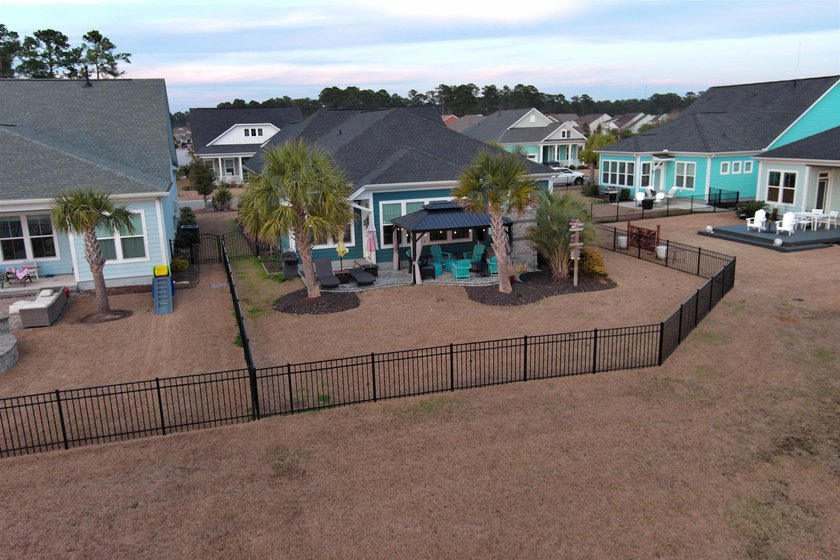 Beautifully upgraded 3-bedroom, 2.5-bath home located in the - photo 43