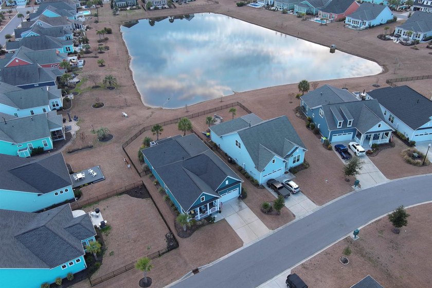 Beautifully upgraded 3-bedroom, 2.5-bath home located in the - photo 44