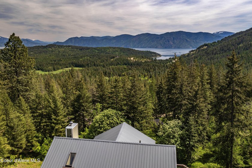 Tucked away on a quiet private road just 10 miles from Sandpoint - photo 2