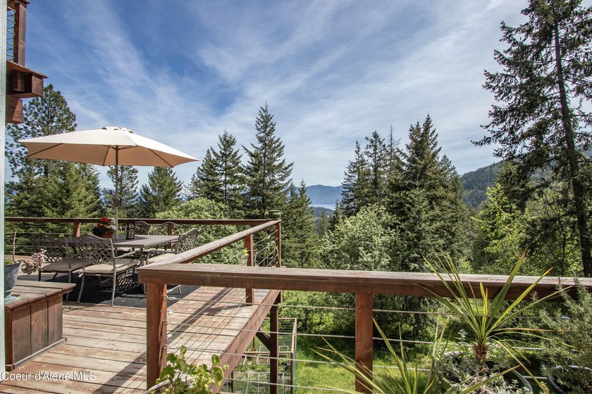 Tucked away on a quiet private road just 10 miles from Sandpoint - photo 4