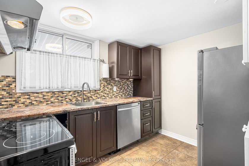 Welcome to this beautifully renovated 2-bedroom main floor condo - photo 12